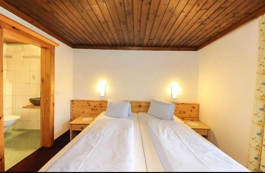 Hochwart Hof Bed&Breakfast-1