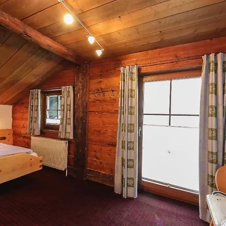 Hochwart Hof Bed&Breakfast-2